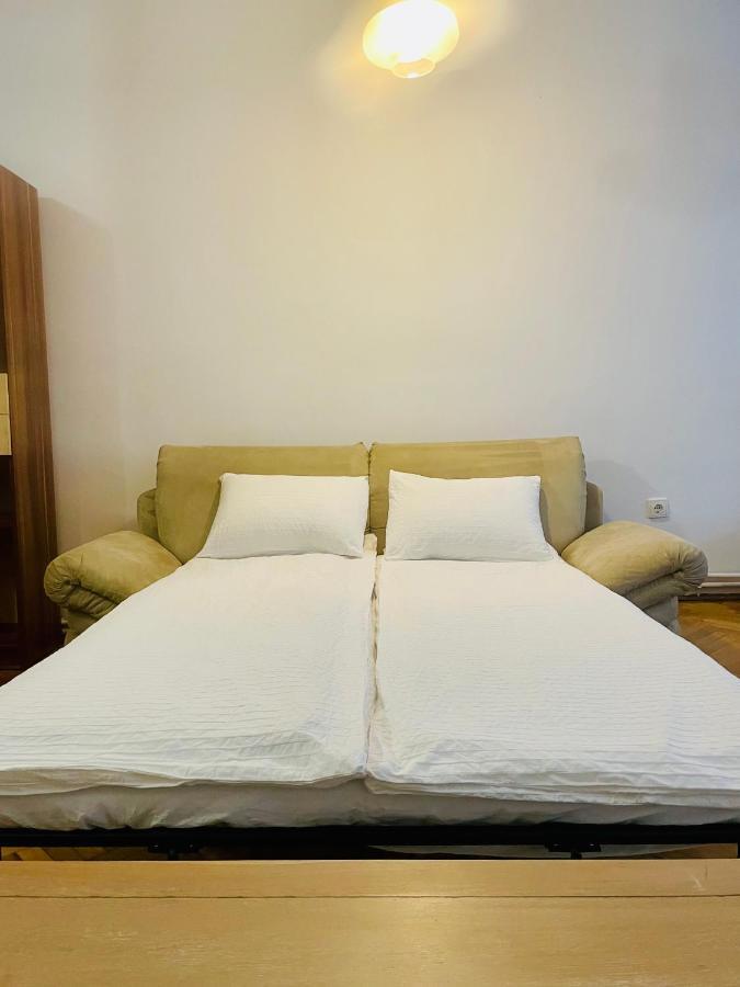 Apartamento Little Cute Central House Satu Mare Exterior foto