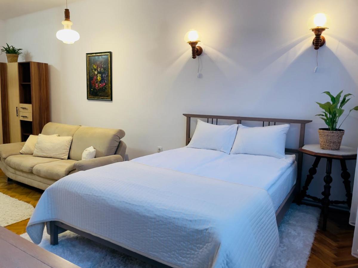 Apartamento Little Cute Central House Satu Mare Exterior foto